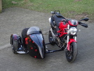 Ducati Monster697 mit Seitenwagen Adler